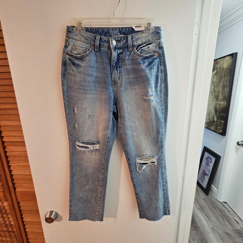 NWT Women's/ Juniors Time Tru Distressed Capri Jeans Size 6